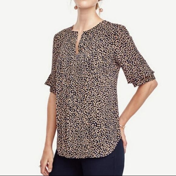Ann Taylor Pintuck Ruffle Sleeve Print Blouse XS - Picture 2 of 8